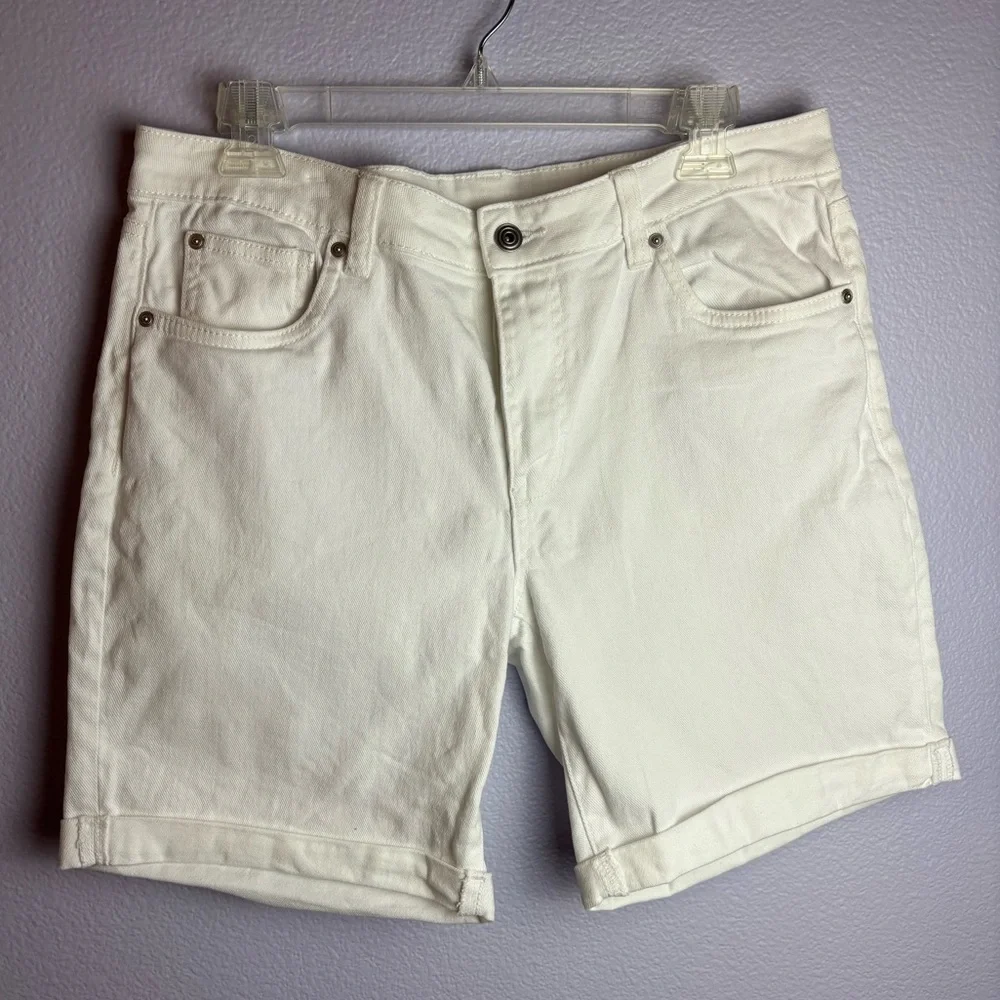 NWOT Celebrity Pink Cuffed White Bermuda Blossom Shorts RE Generation Mid Rise